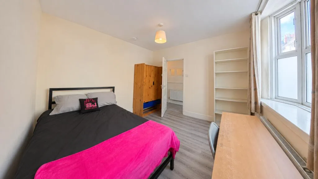 4 bedroom end of terrace house for rent