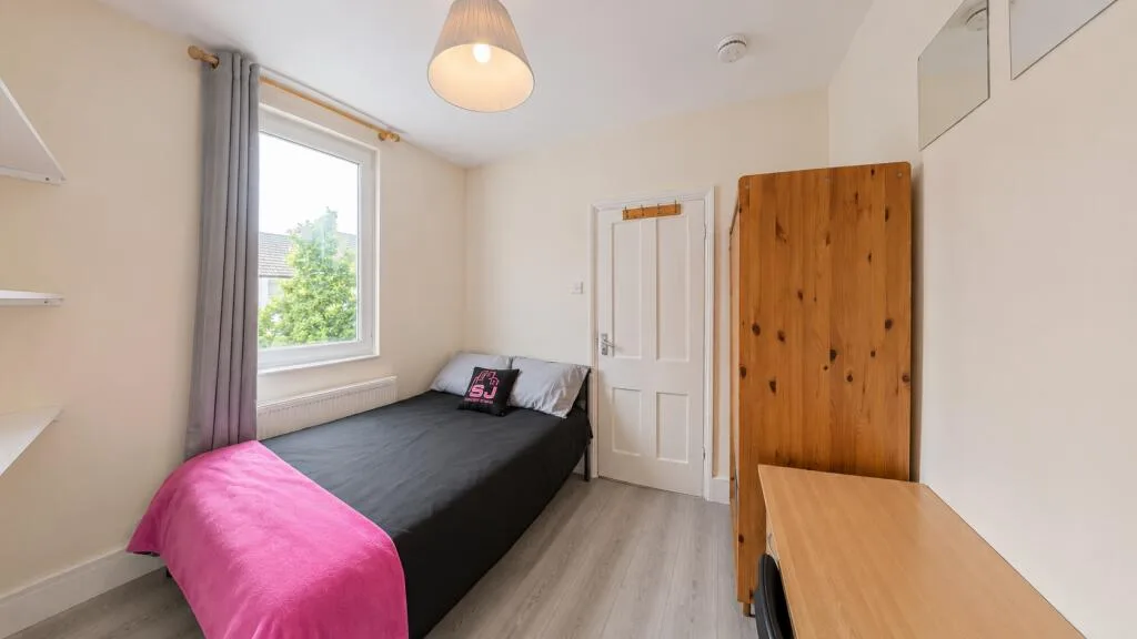 4 bedroom end of terrace house for rent