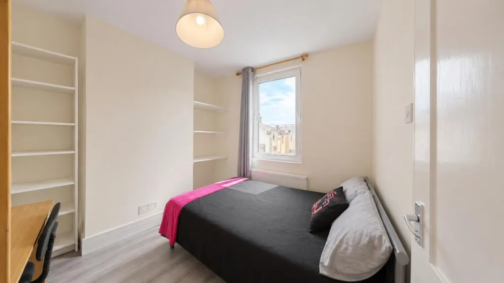 4 bedroom end of terrace house for rent
