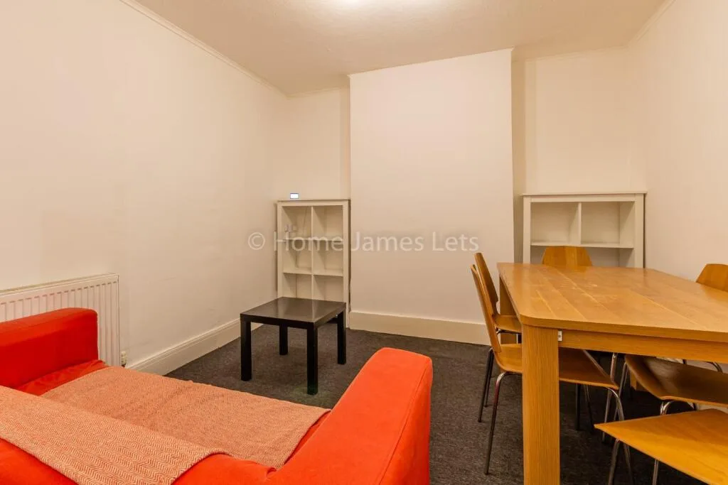 6 bedroom terraced house for rent