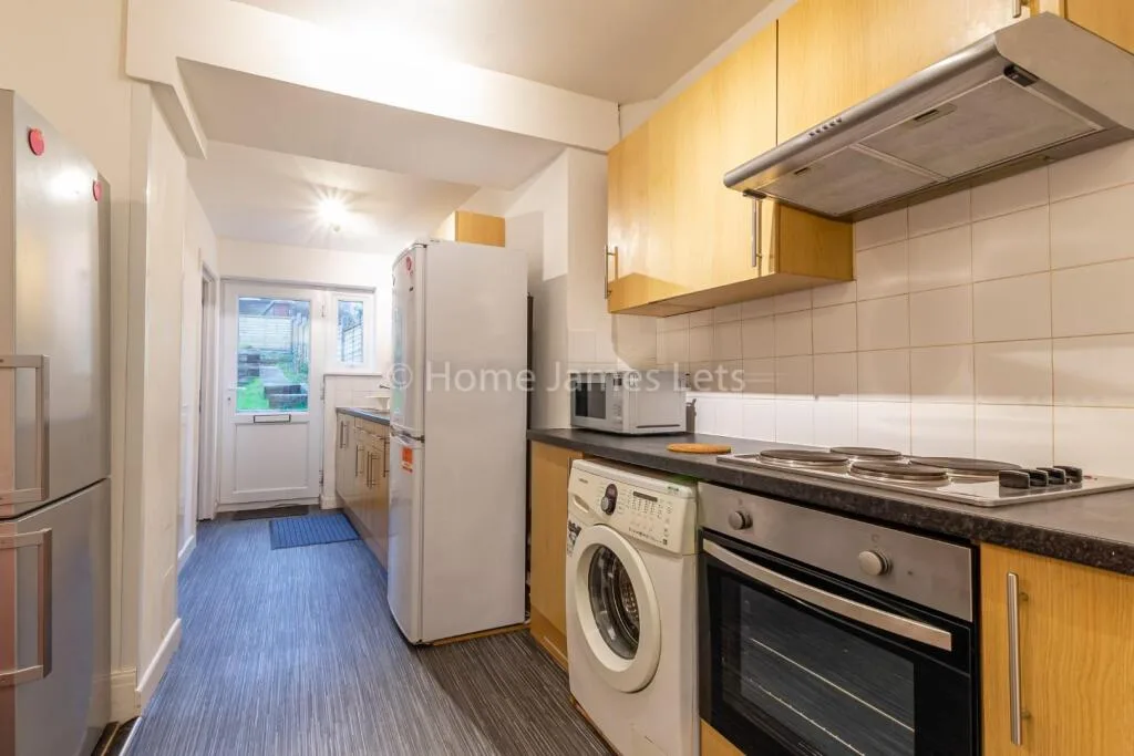 6 bedroom terraced house for rent