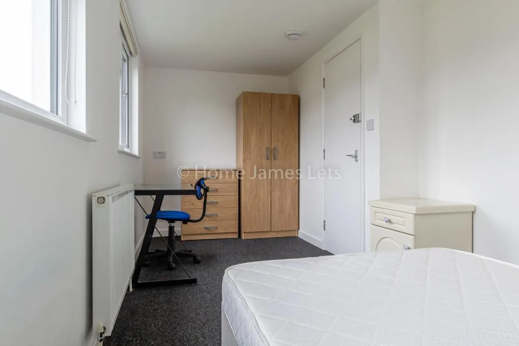 6 bedroom terraced house for rent