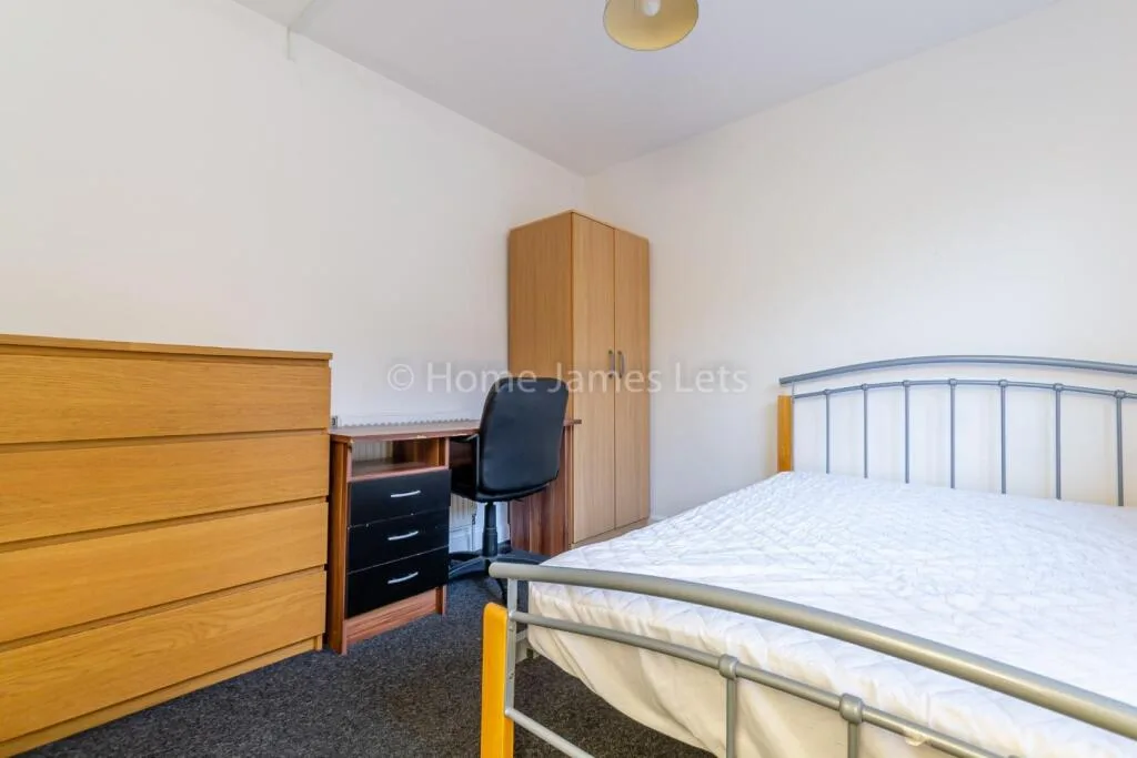 6 bedroom terraced house for rent