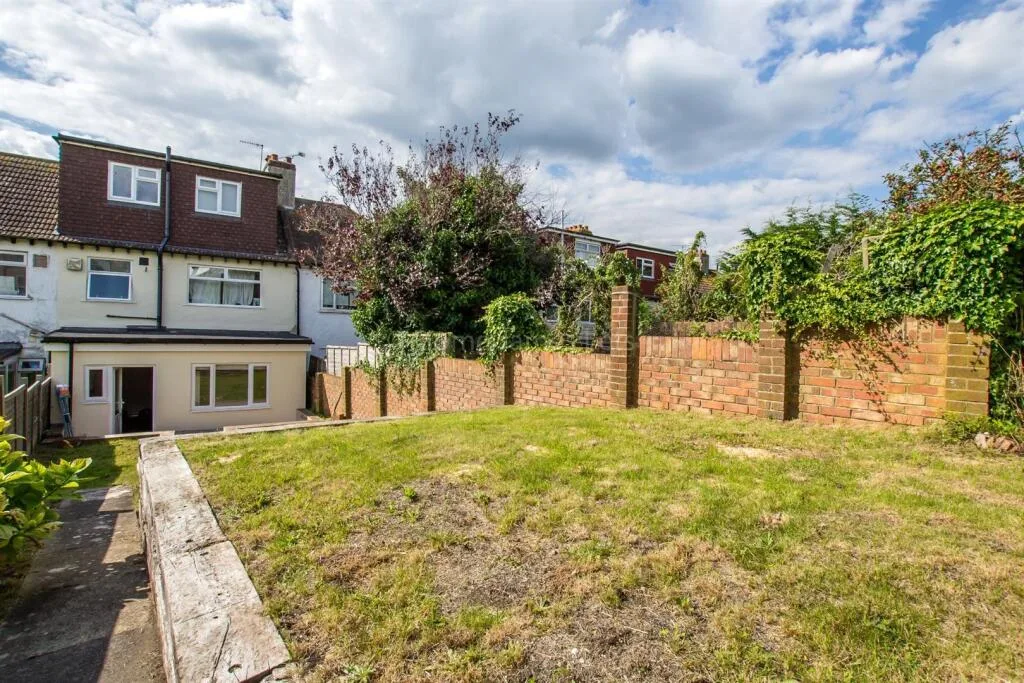 6 bedroom terraced house for rent
