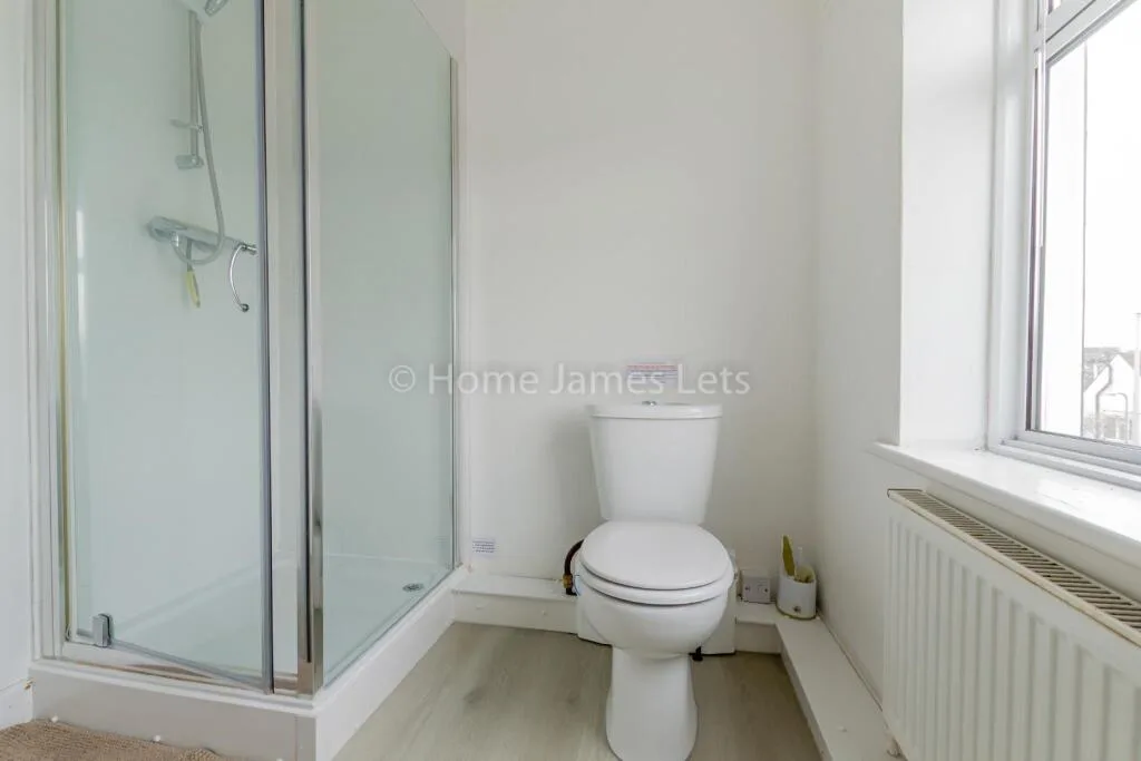 6 bedroom terraced house for rent