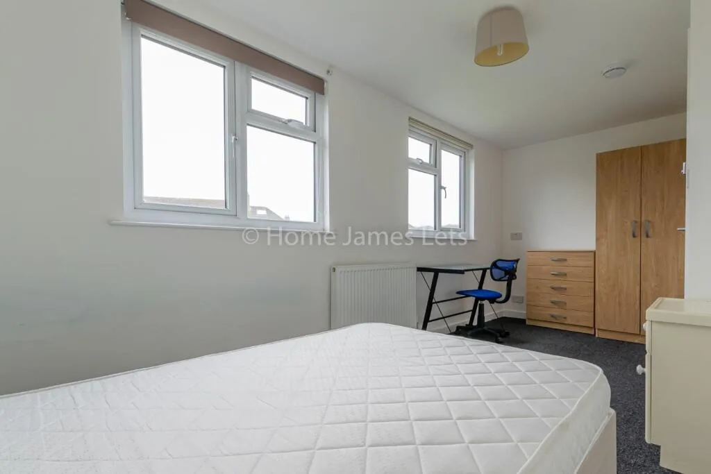6 bedroom terraced house for rent