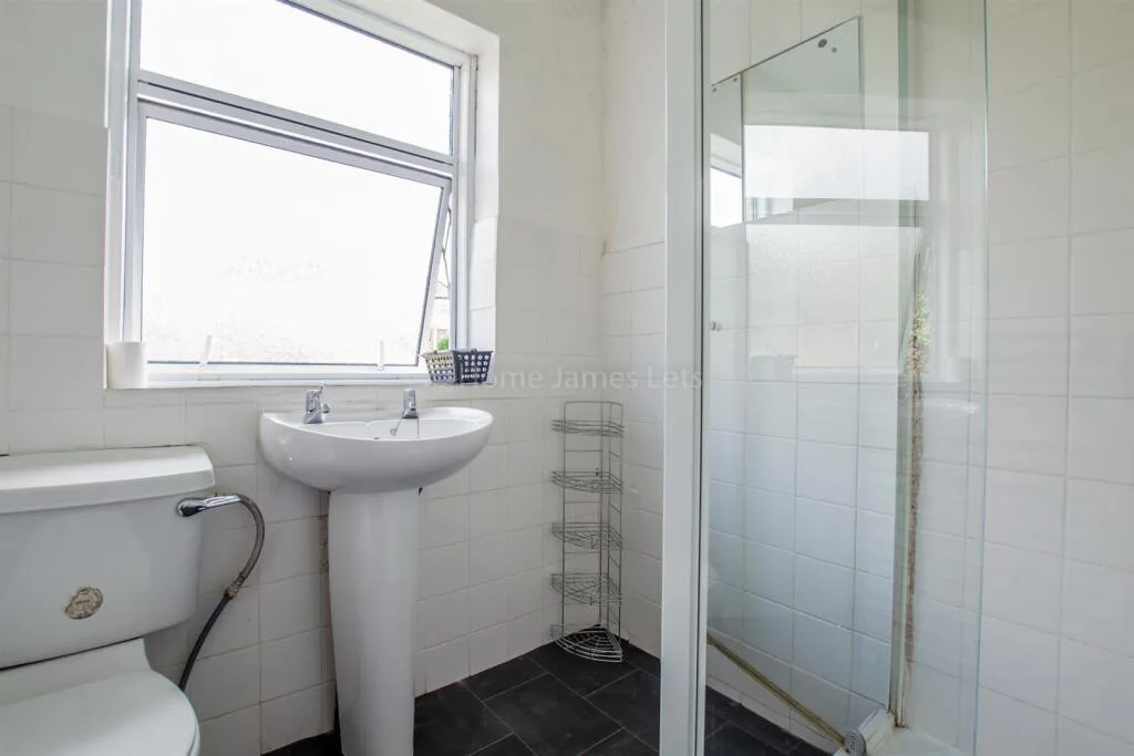 6 bedroom terraced house for rent