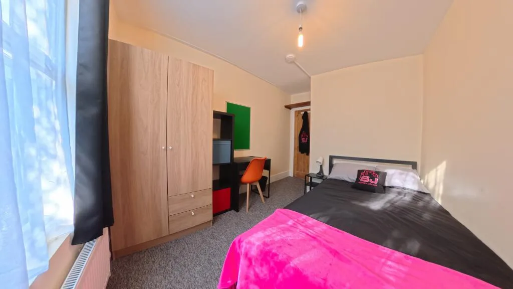 6 bedroom terraced house for rent