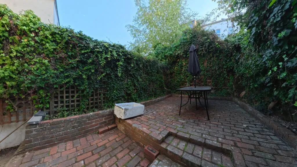 6 bedroom terraced house for rent