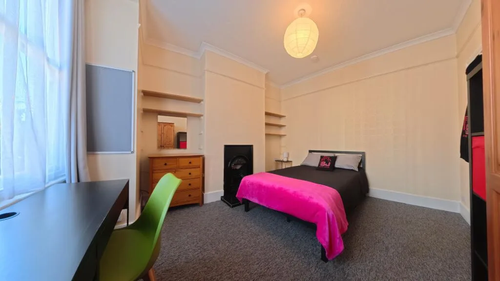 6 bedroom terraced house for rent