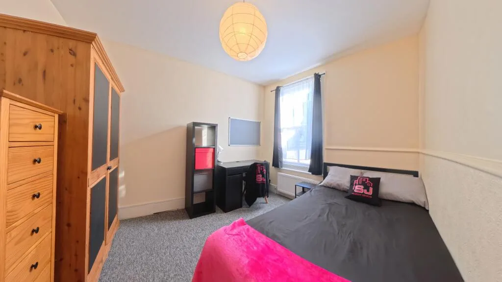 6 bedroom terraced house for rent