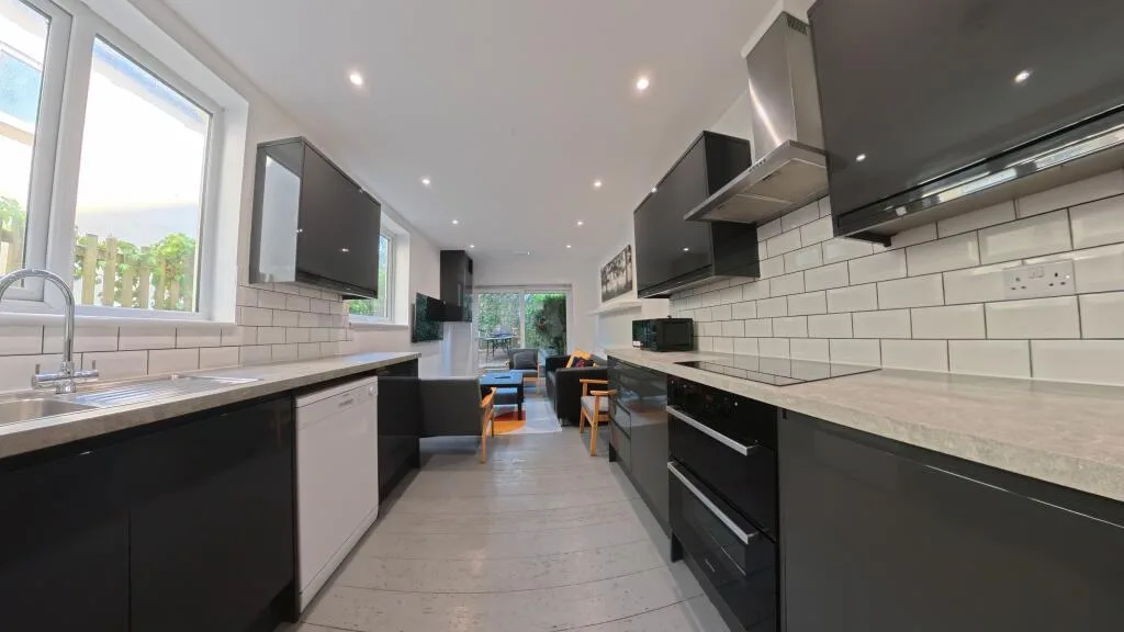 6 bedroom terraced house for rent