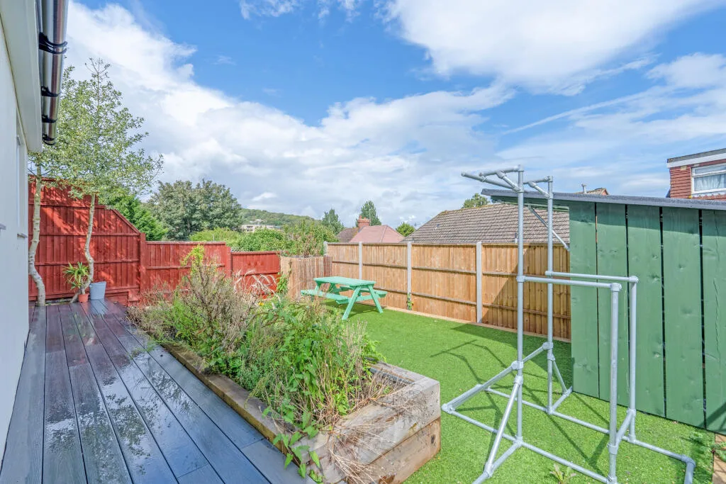 6 bedroom semi-detached house for rent