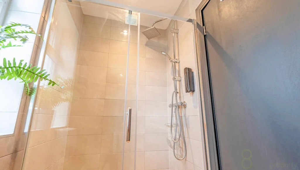 6 bedroom semi-detached house for rent