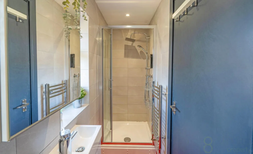 6 bedroom semi-detached house for rent
