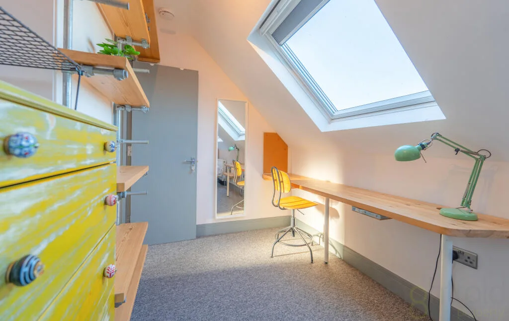 6 bedroom end of terrace house for rent