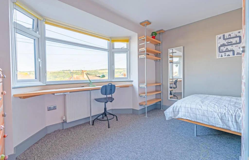6 bedroom end of terrace house for rent