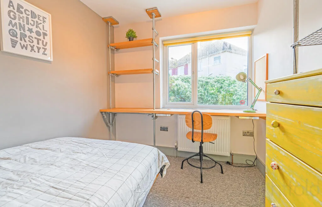 6 bedroom end of terrace house for rent