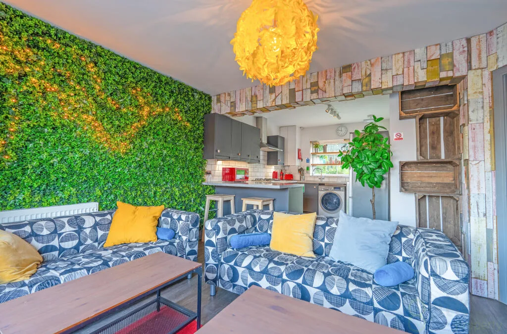 6 bedroom end of terrace house for rent