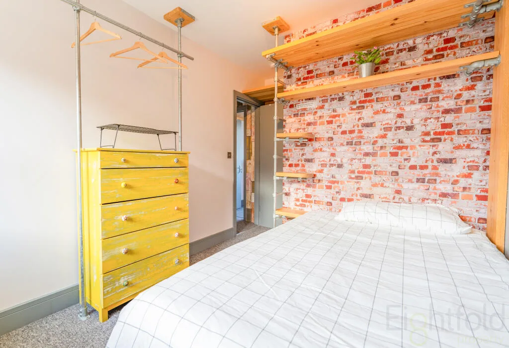 6 bedroom end of terrace house for rent