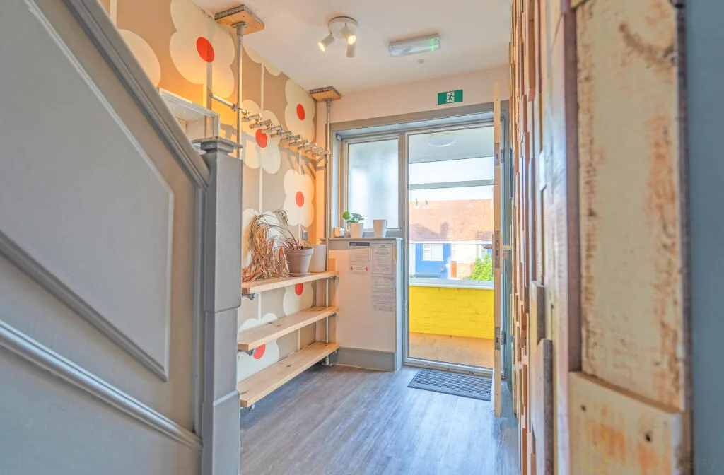 6 bedroom end of terrace house for rent
