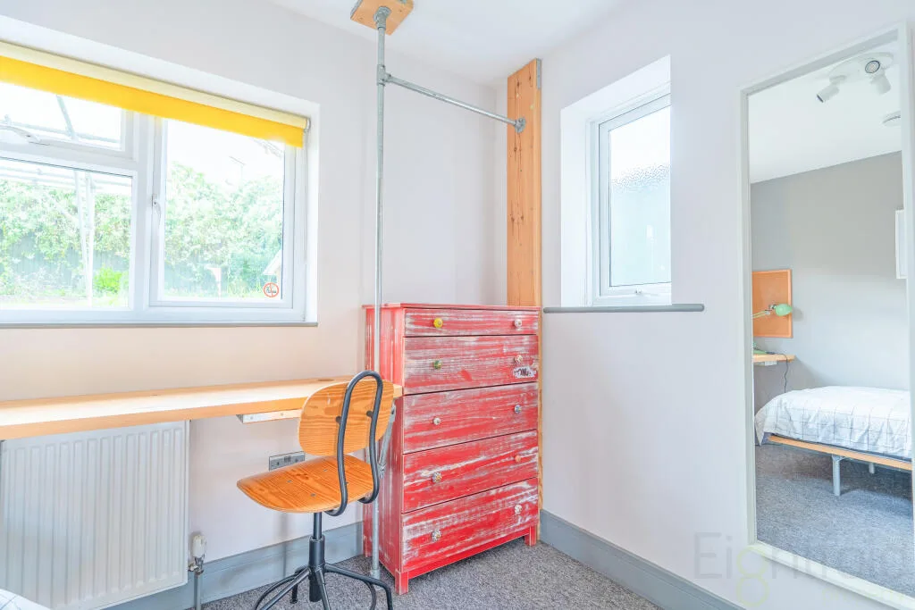 6 bedroom end of terrace house for rent