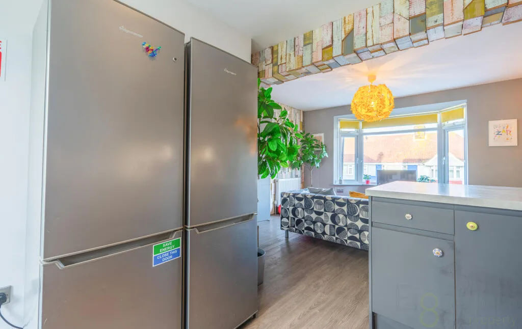 6 bedroom end of terrace house for rent