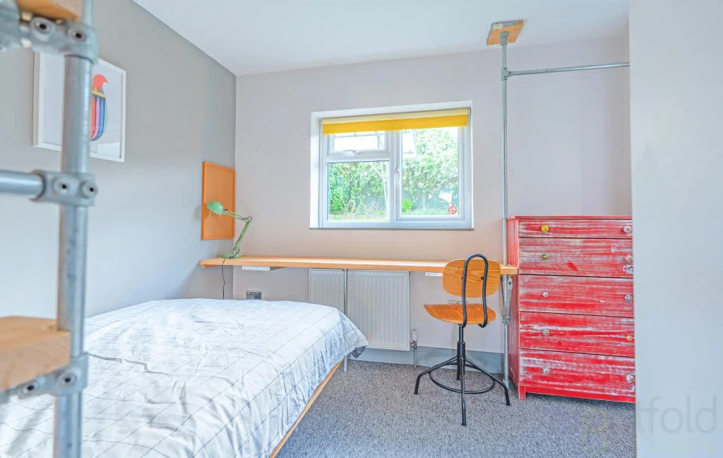 6 bedroom end of terrace house for rent