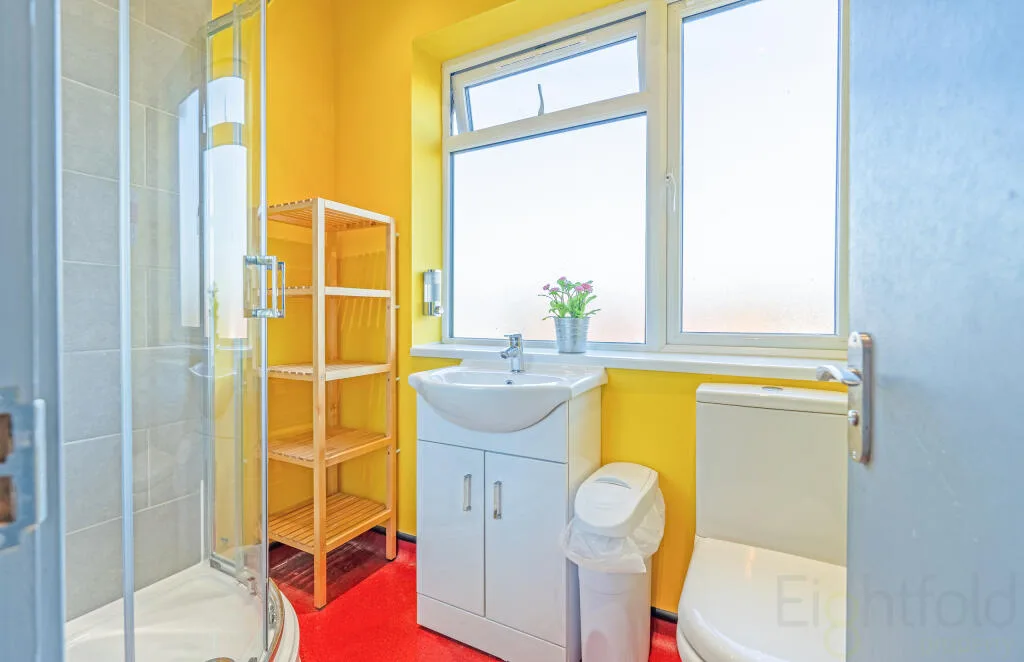 6 bedroom end of terrace house for rent