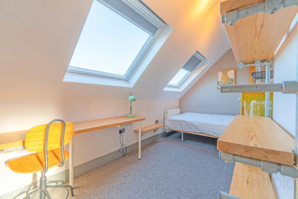 6 bedroom end of terrace house for rent