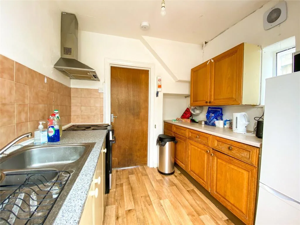 4 bedroom semi-detached house for rent
