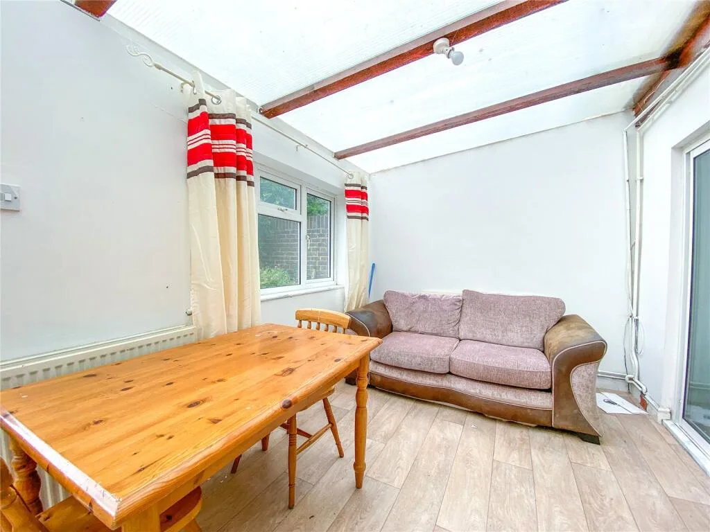 4 bedroom semi-detached house for rent