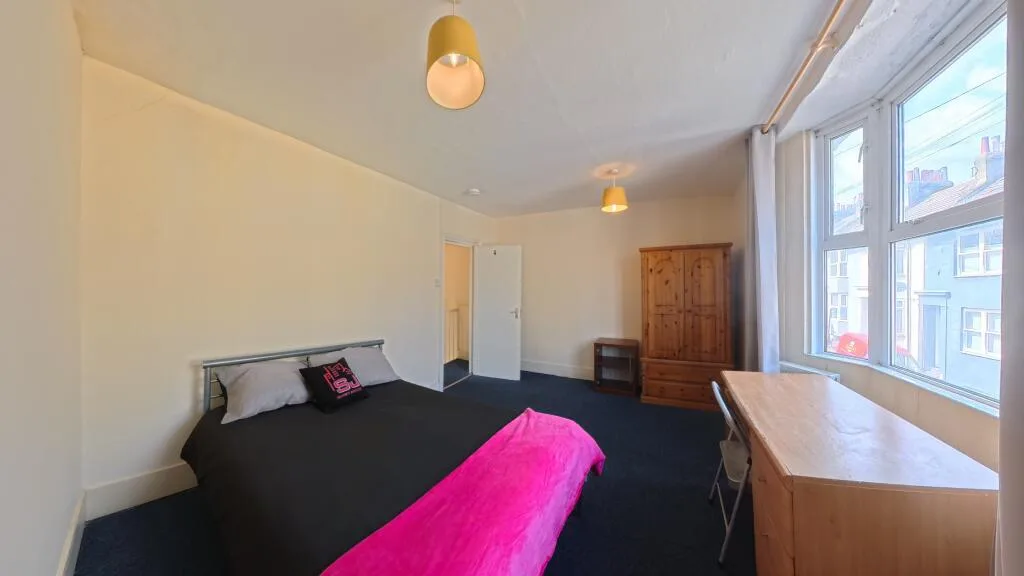 4 bedroom end of terrace house for rent