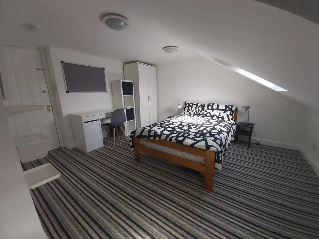 6 bedroom terraced house for rent