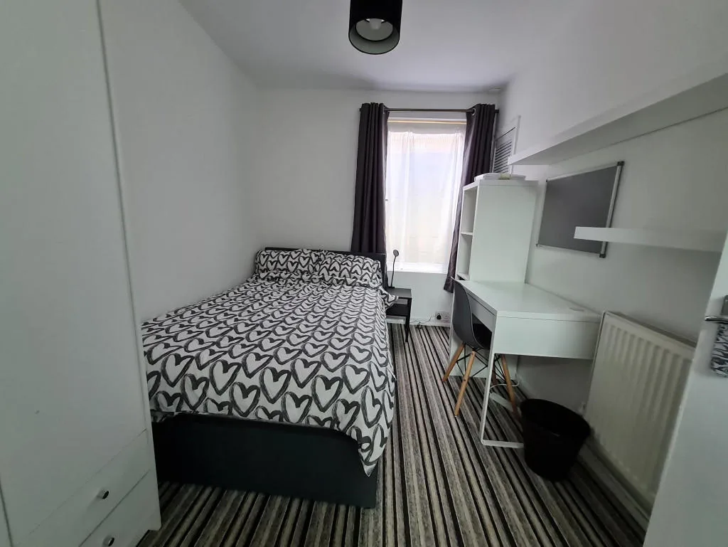 6 bedroom terraced house for rent