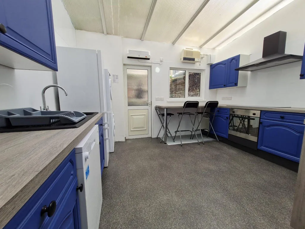 6 bedroom terraced house for rent