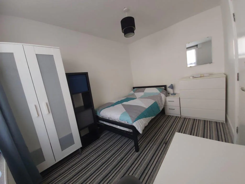 6 bedroom terraced house for rent