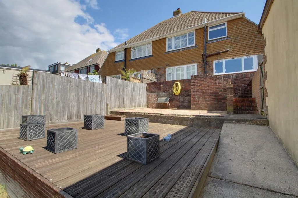 3 bedroom semi-detached house for rent
