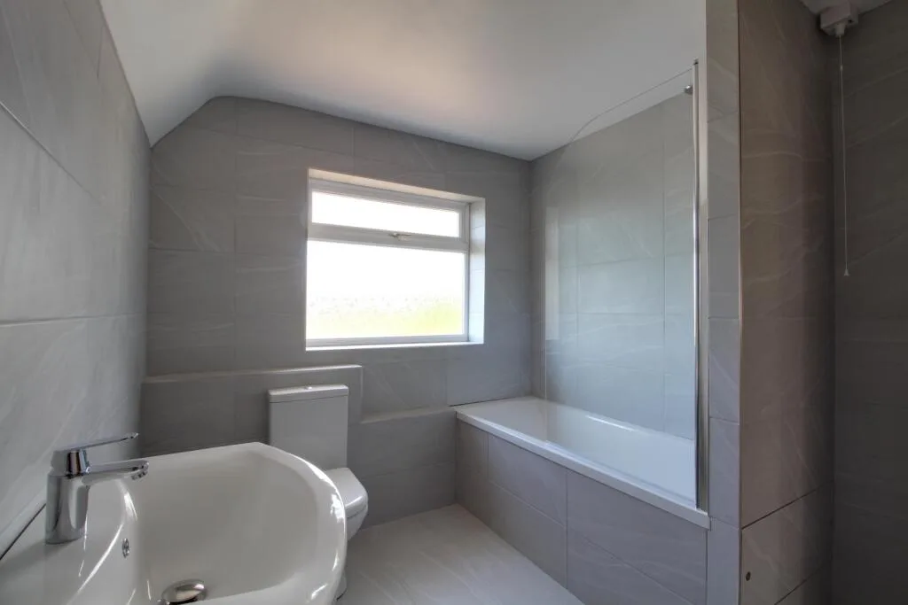 3 bedroom semi-detached house for rent