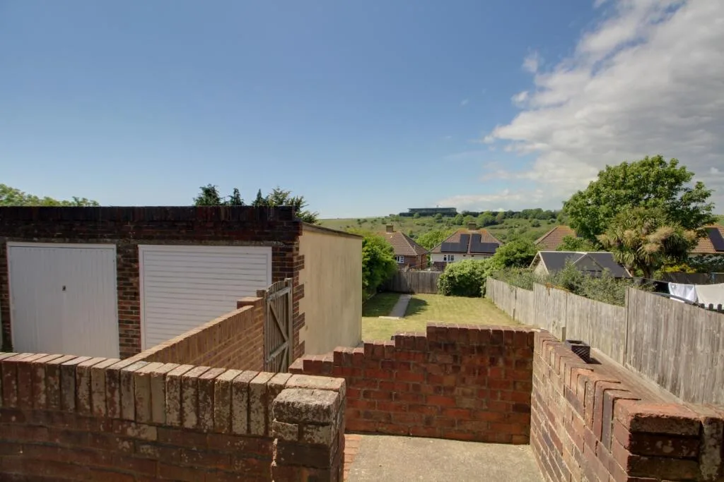 3 bedroom semi-detached house for rent