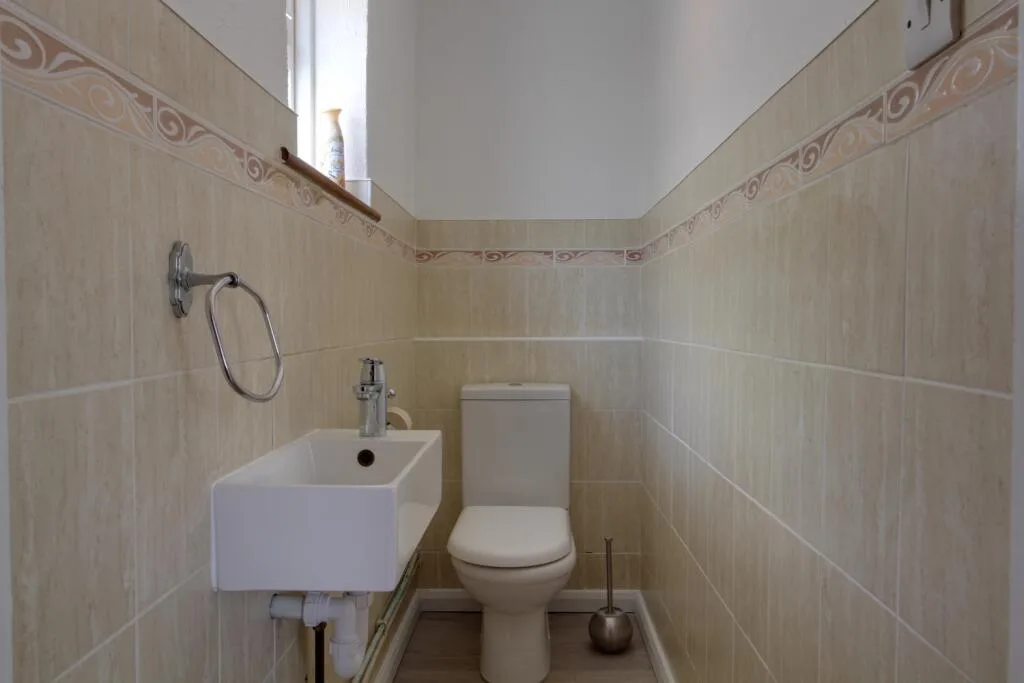 3 bedroom semi-detached house for rent