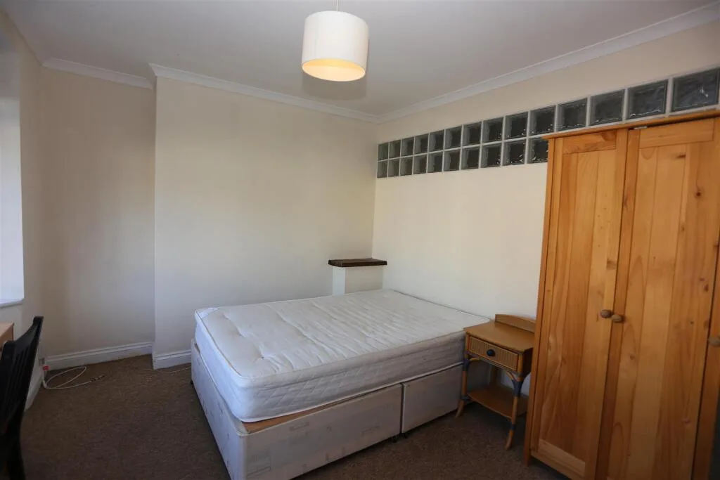 5 bedroom house for rent