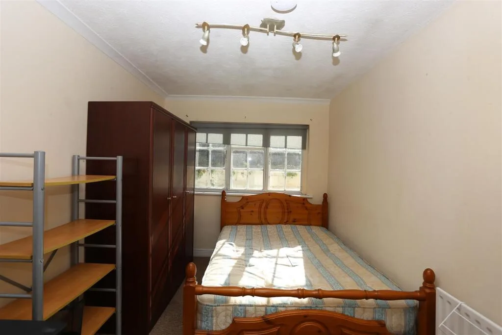 5 bedroom house for rent