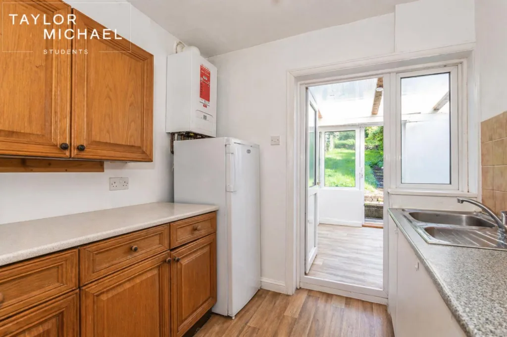4 bedroom semi-detached house for rent