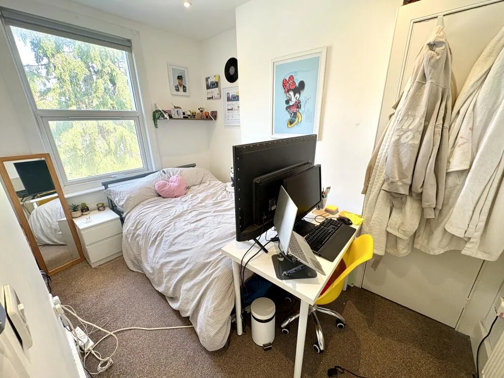 6 bedroom house for rent