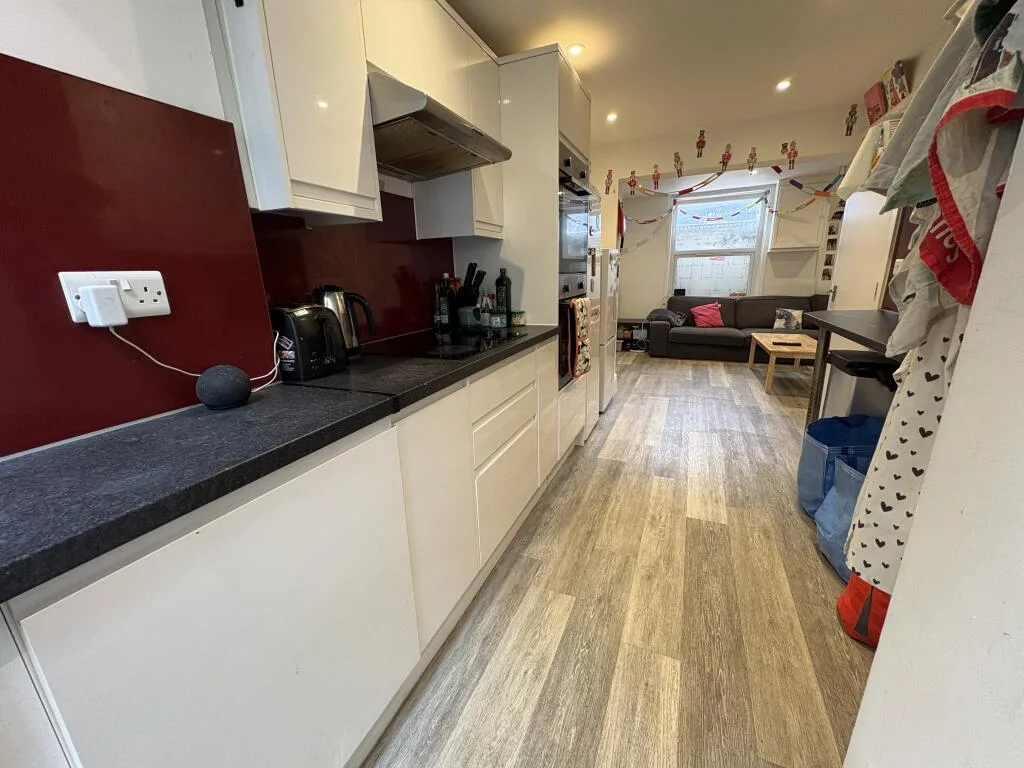 6 bedroom house for rent