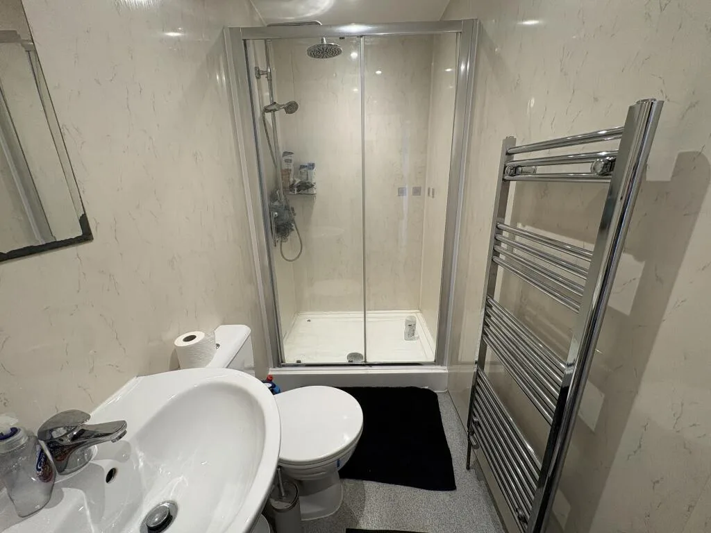 6 bedroom house for rent
