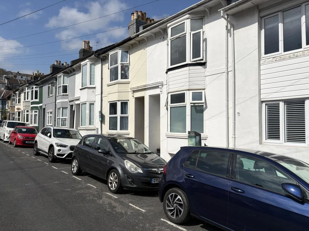 6 bedroom house for rent