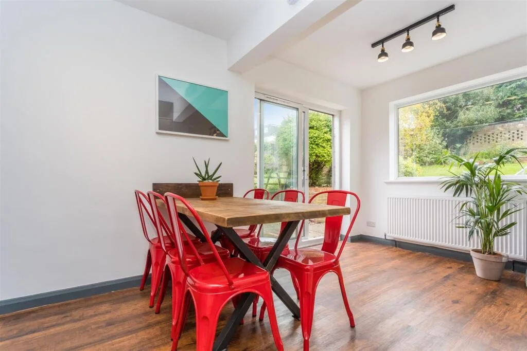 6 bedroom semi-detached house for rent