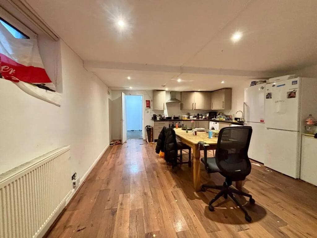 6 bedroom house share for rent